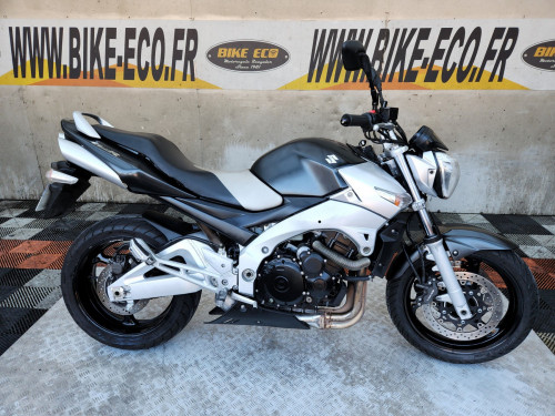 SUZUKI GSR 600