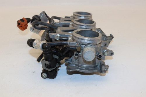 Rampe d'injection TRIUMPH 675 STREET TRIPLE R 2007 - 2011