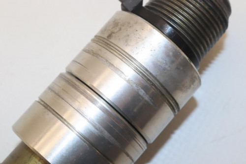 Axe de roue avant TRIUMPH 1050 SPRINT ST ABS 2005 - 2010