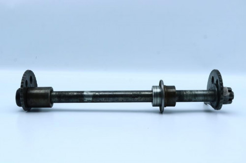 Axe de roue arriere YAMAHA 125 DTF 1977 - 1991