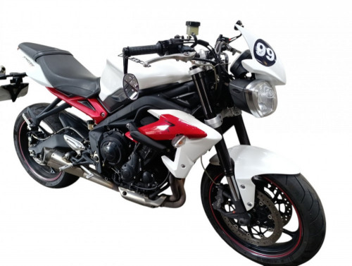 TRIUMPH STREET TRIPLE 675