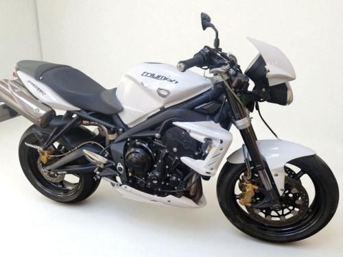 TRIUMPH STREET TRIPLE 675