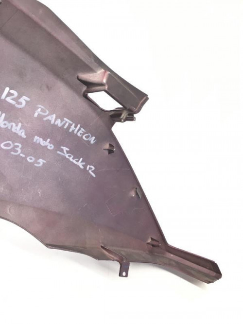 Cache carenage coque arriere droit HONDA FES 125 2003-2006 PANTHEON