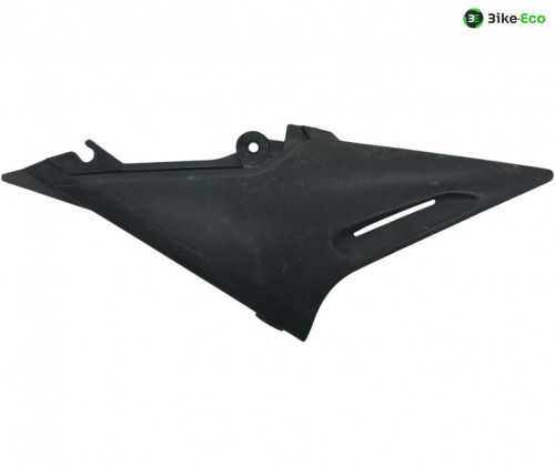 Cache carenage sous selle droit YAMAHA XJ 600 S 1996-2002 DIVERSION