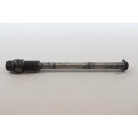 Axe de roue arriere SUZUKI TU 125 X SUPER CLASSIC 1999 - 2002