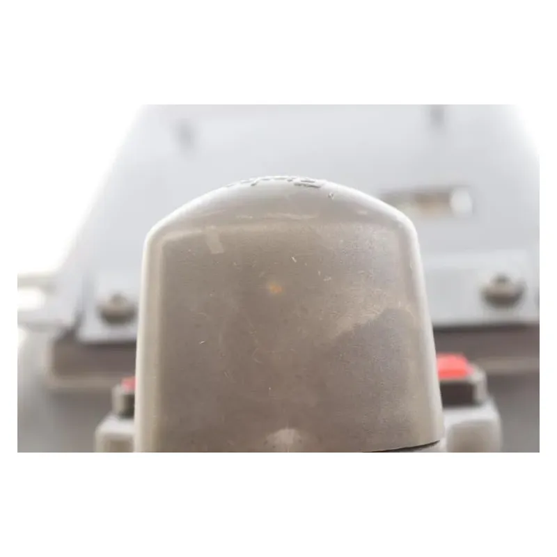Support de plaque et eclairage YAMAHA MAJESTY 125 2001 - 2002