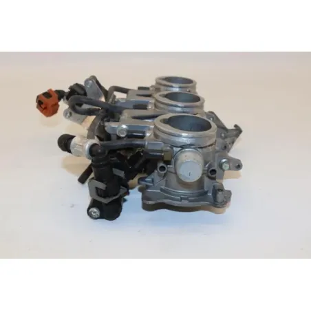 Rampe d'injection TRIUMPH STREET TRIPLE 675 R 2007 - 2011
