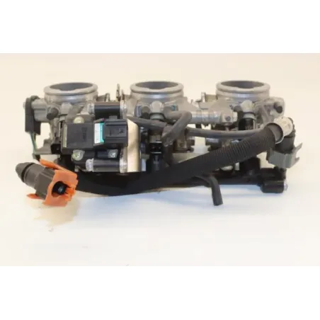 Rampe d'injection TRIUMPH STREET TRIPLE 675 R 2007 - 2011