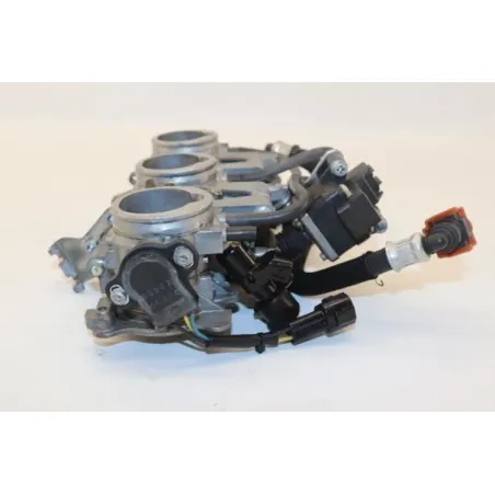 Rampe d'injection TRIUMPH STREET TRIPLE 675 R 2007 - 2011