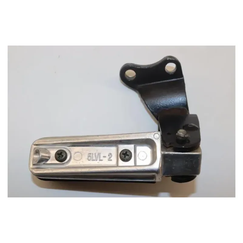 Repose pieds arriere gauche YAMAHA XMAX 125 2006 - 2009