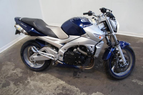 SUZUKI GSR 600