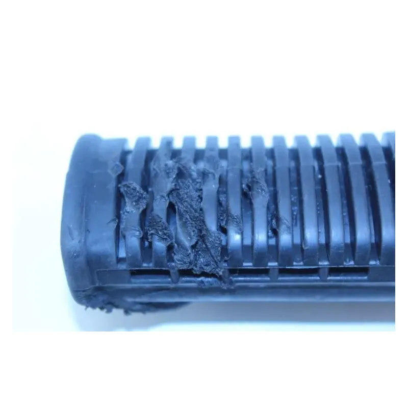 Repose pieds avant droit SUZUKI GN 125 1982 - 1999