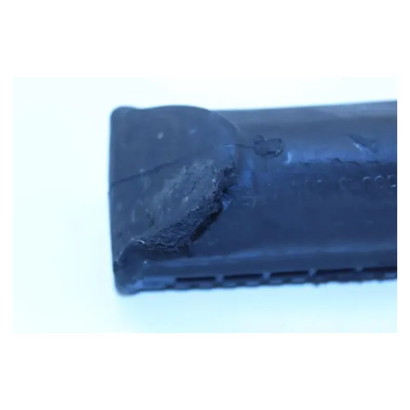 Repose pieds avant gauche SUZUKI GN 125 1982 - 1999