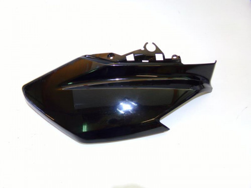 Cache carenage centrale marche pieds g YAMAHA NMAX 125 17-18