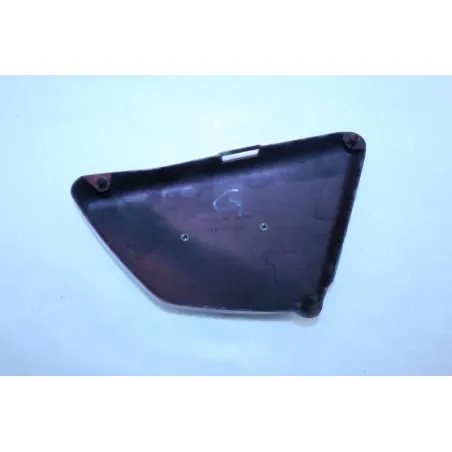 Demi flanc selle gauche SUZUKI GN 125 1982 - 1996