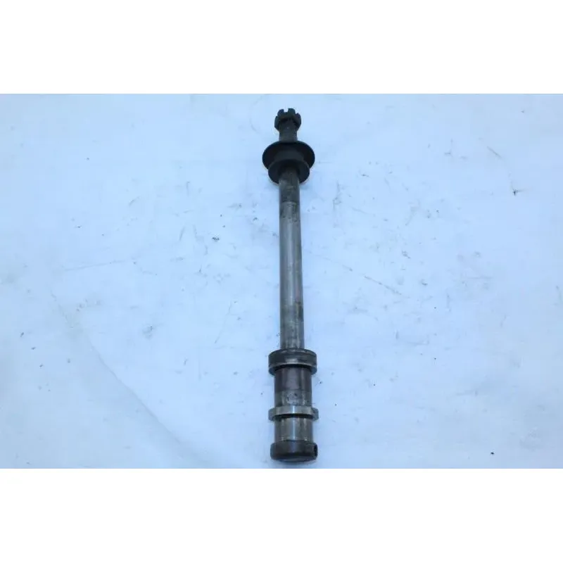 Axe de roue arriere SUZUKI GSX 750 1983 - 1987