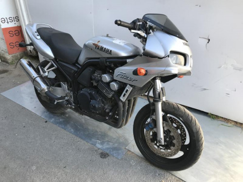 YAMAHA FZS 600 FAZER