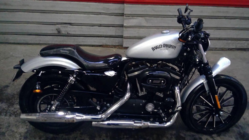 HARLEY DAVIDSON 883 IRON