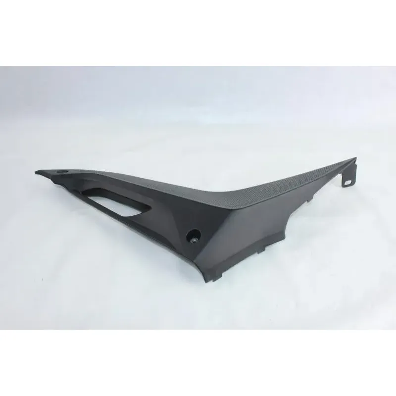 Demi flanc selle gauche YAMAHA YZF 125 R 2008 - 2012