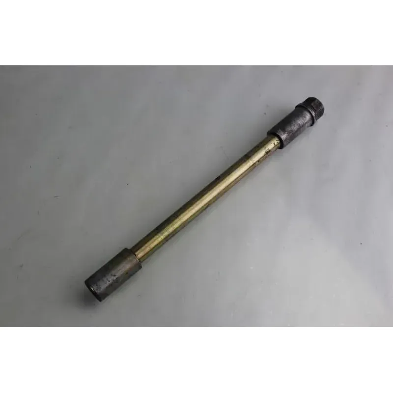 Axe de roue avant HYOSUNG GT 650 COMET 2005 - 2006 CARB