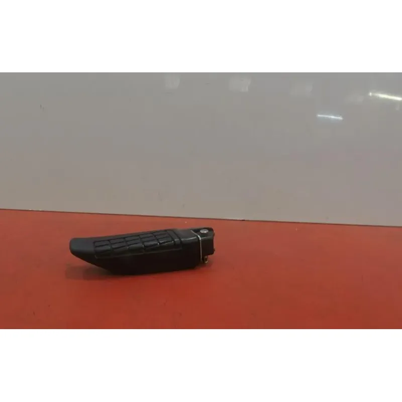 Repose pieds avant gauche YAMAHA MW 125 TRICITY 2014 - 2015