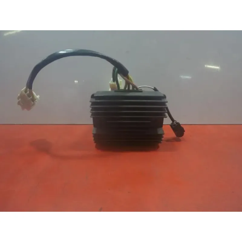 Regulateur charge batterie PIAGGIO VESPA GTS 125 2009 - 2016