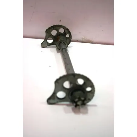 Axe de roue arriere YAMAHA SR 125 82-03