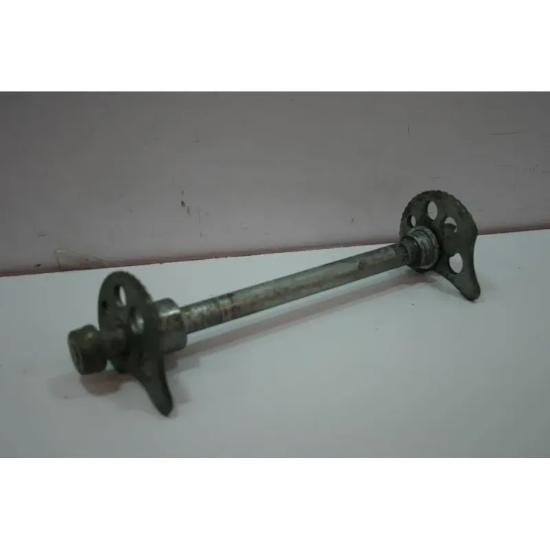 Axe de roue arriere YAMAHA SR 125 82-03