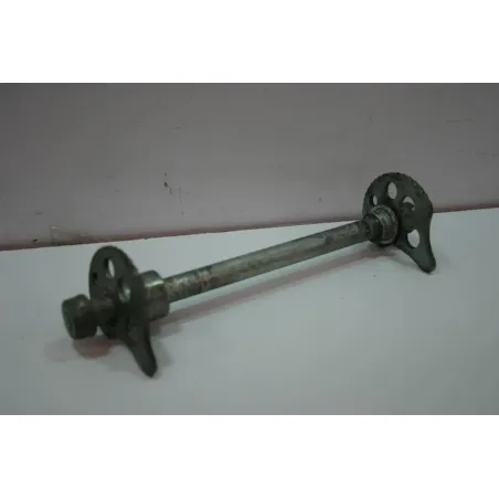 Axe de roue arriere YAMAHA SR 125 82-03