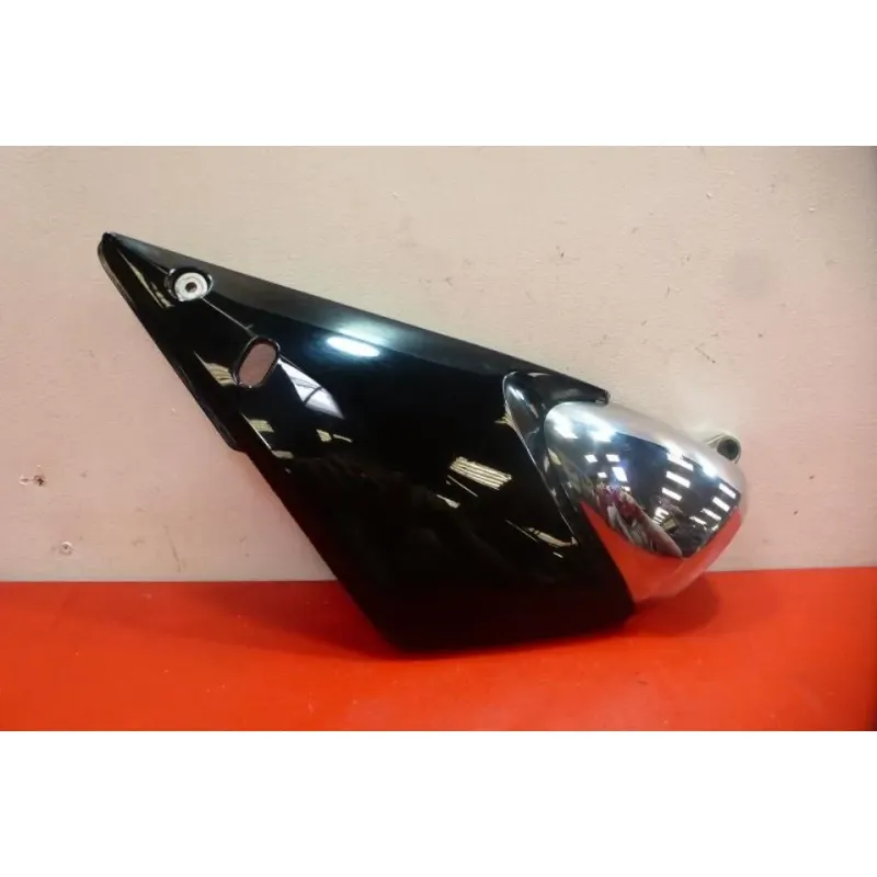 Demi flanc selle droit SUZUKI GSF 600 BANDIT N 2000 - 2004