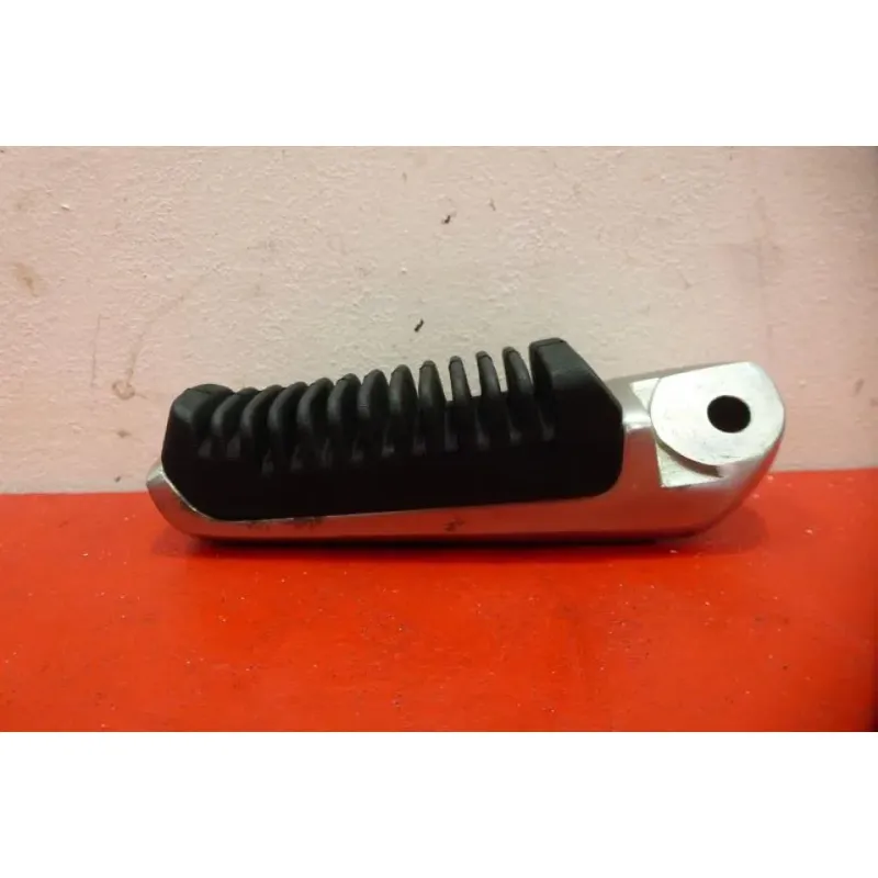 Repose pieds arriere droit SUZUKI UX 125 SIXTEEN 2008 - 2013