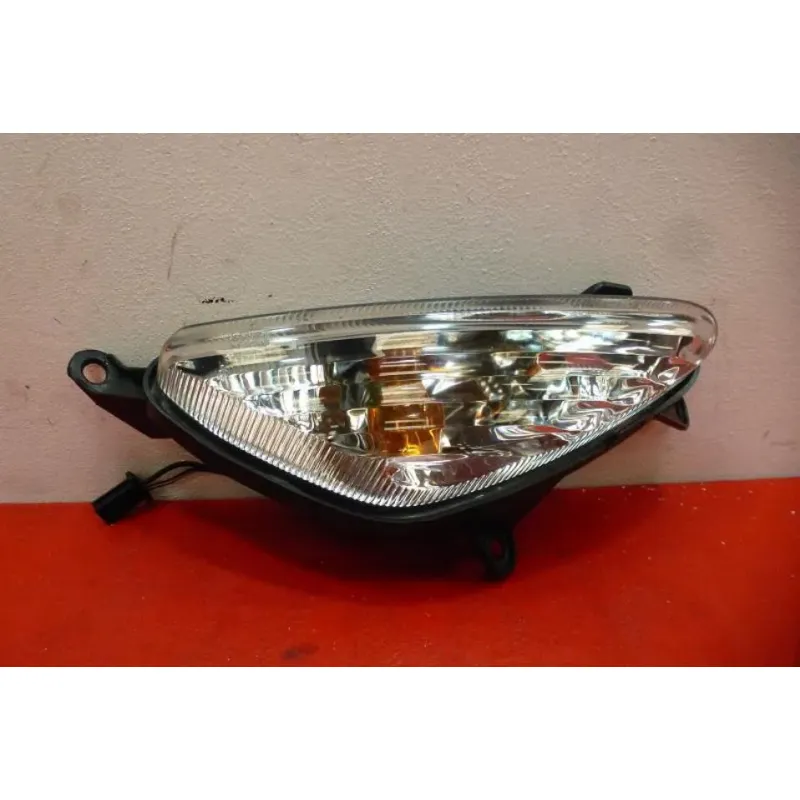 Clignotant avant droit SUZUKI UX 125 SIXTEEN 2008 - 2013