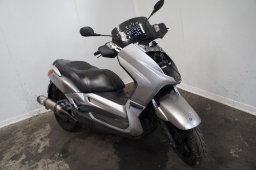 YAMAHA XMAX 125