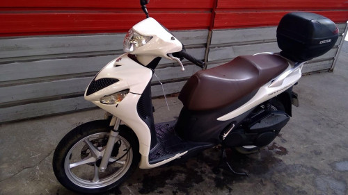 SUZUKI 125 SIXTEEN