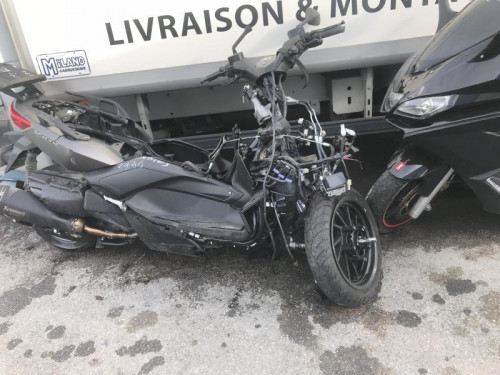 YAMAHA XMAX 400