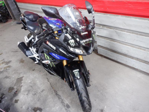YAMAHA YBR 125 125 MONSTER 19