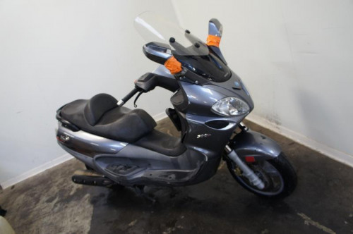 PIAGGIO X9 500