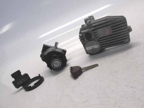 Jeu de serrure contacteur a cle code PIAGGIO MP3 400 08-10