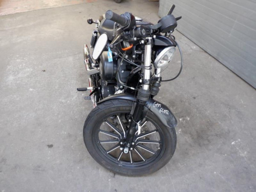 HARLEY DAVIDSON 883 IRON