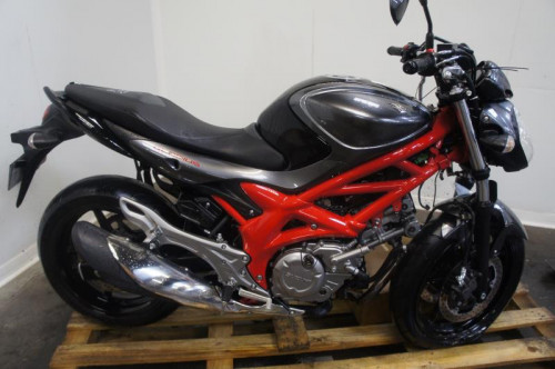 SUZUKI GLADIUS 650 SFV ABS A2