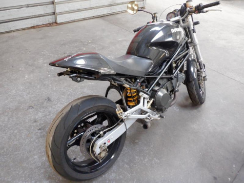 DUCATI 900 MONSTER