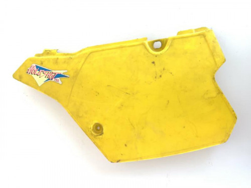 Cache carenage sous selle gauche SUZUKI RM 125 1992