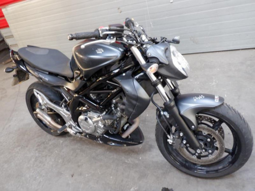 SUZUKI 650 GLADIUS