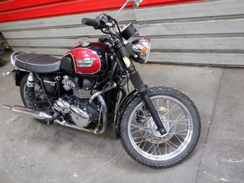 TRIUMPH BONNEVILLE T100